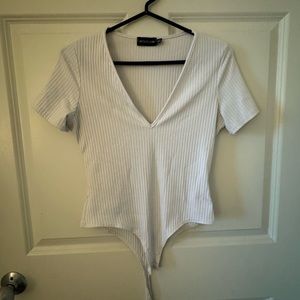 Pretty Little Thing - white v-neck ribbed short sleeve body suit - size 6